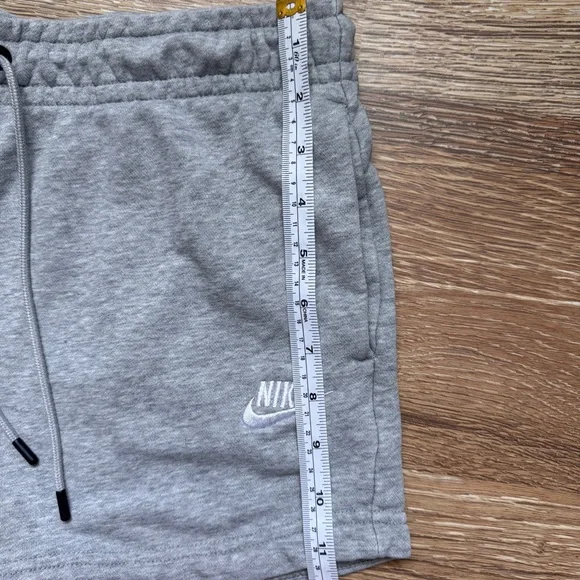 Nike Shorts - Picture 3 of 9